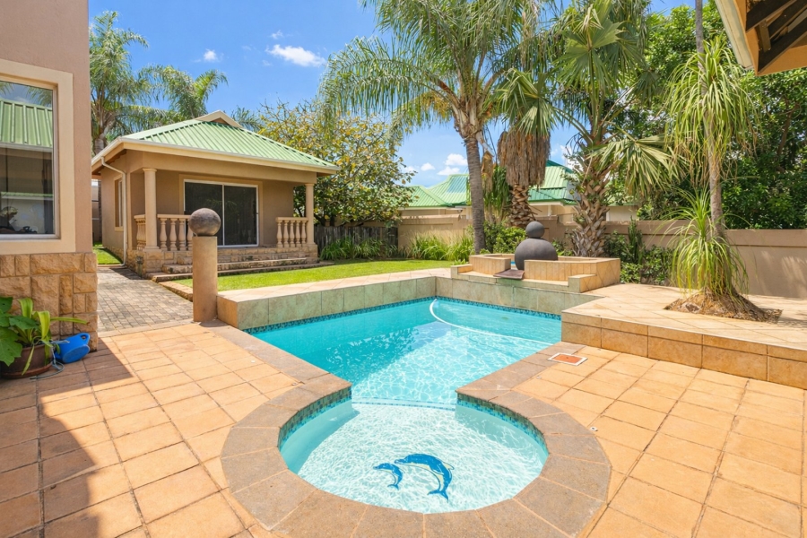 5 Bedroom Property for Sale in Caribbean Beach Club North West